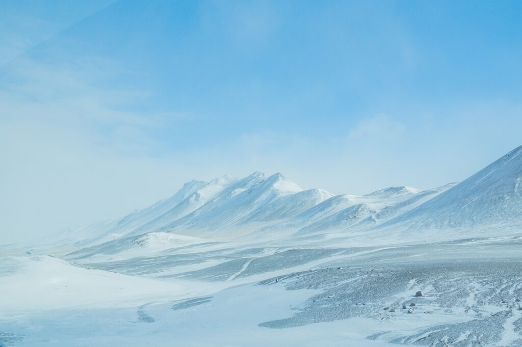 ice cream, snow, iceland-2817112.jpg